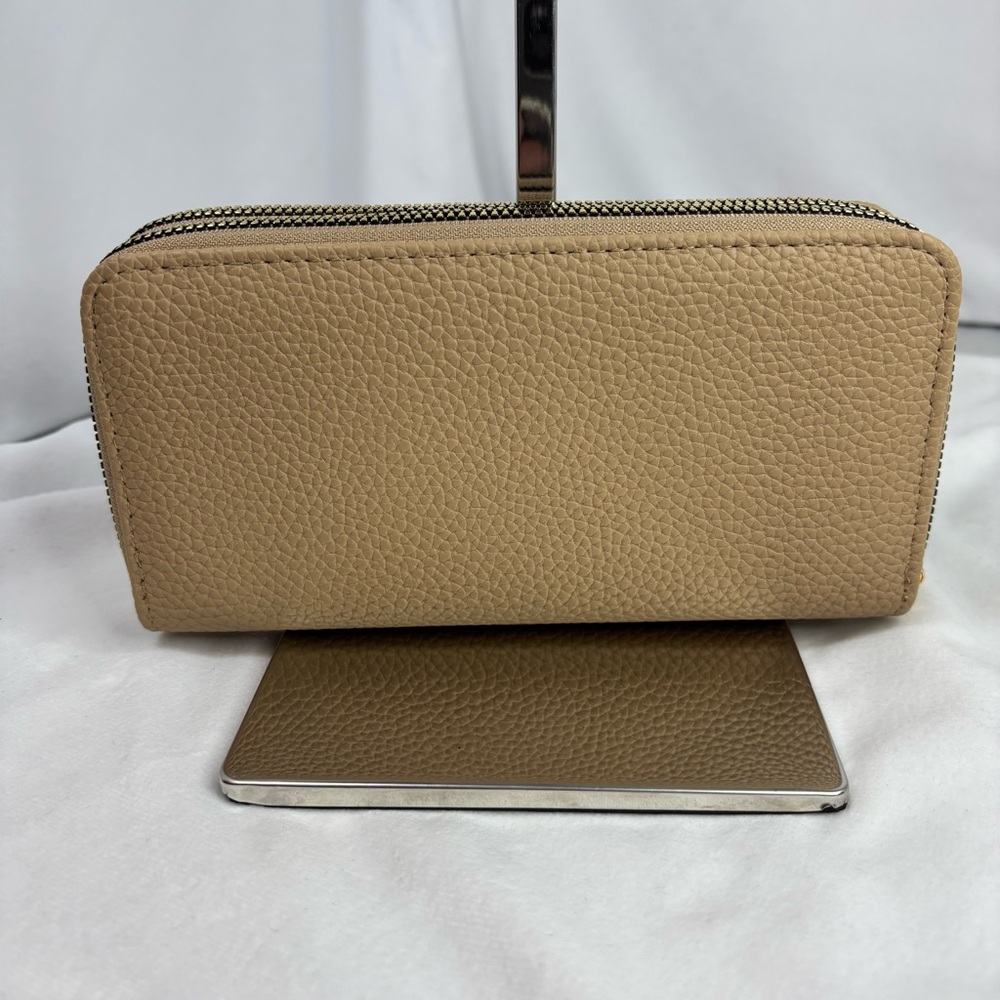 HALSTON Double Zip-around Wallet Beige Pebbled Gold Logo NWT $58 - Picture 6 of 12
